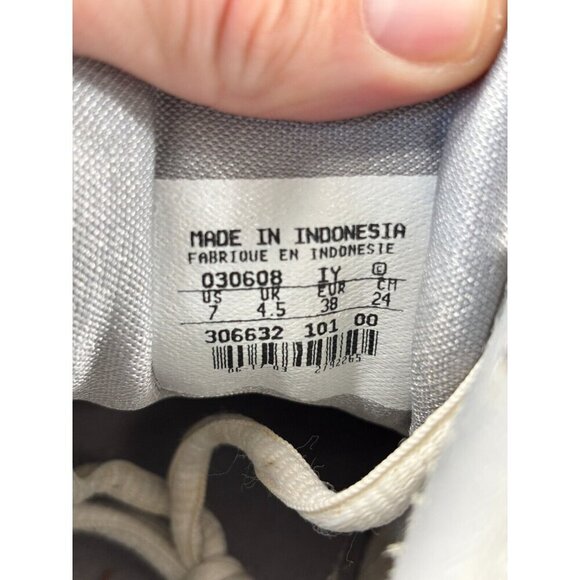 VINTAGE NIKE white Swoosh Y2K SHOES SIZE 7 - Picture 3 of 12